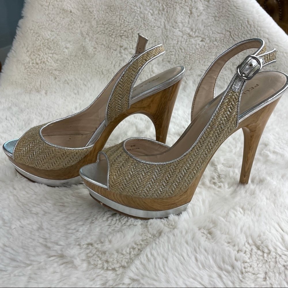 Pelle moda plataform pumps. Size 6.5